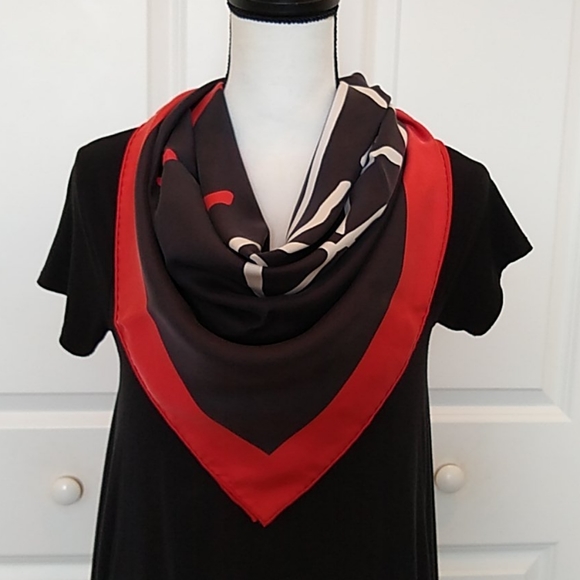 Gucci Silk Scarf - Authentic - Picture 2 of 7